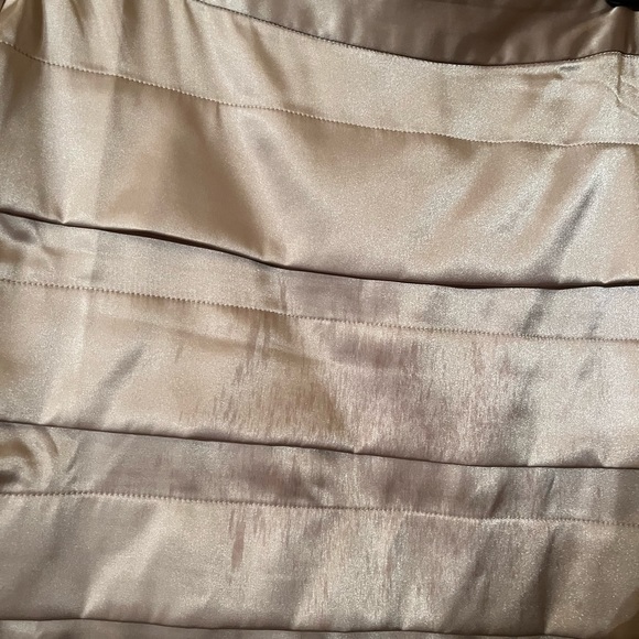 Beautiful satin like  pleated pencil skirt.perfect condition - Picture 4 of 6